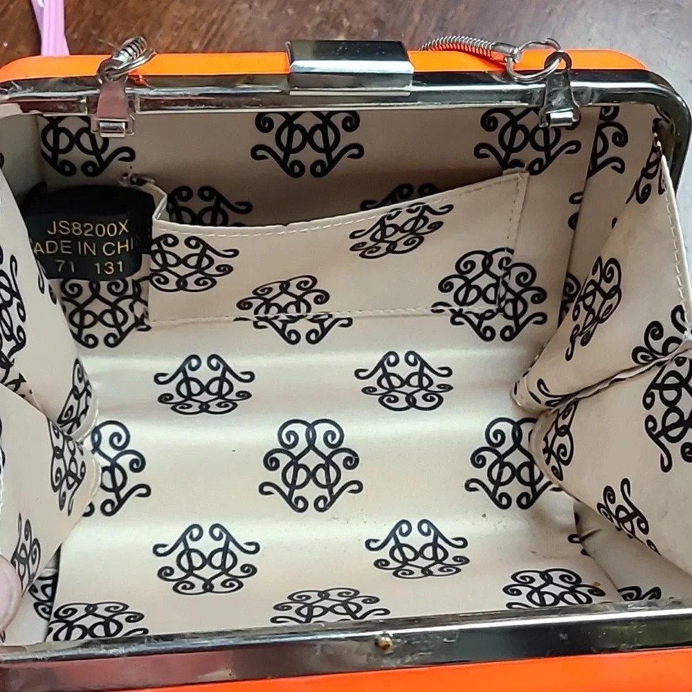 Jessica Simpson hard clutch - Picture 3 of 6